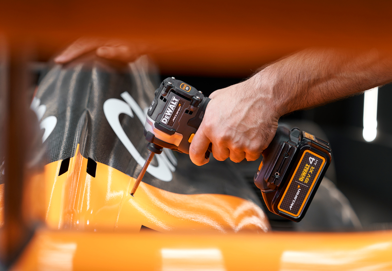 Skrúfvél Impact 18V XR stök, 2 x 4,0 ah rafhlöður 205 Nm