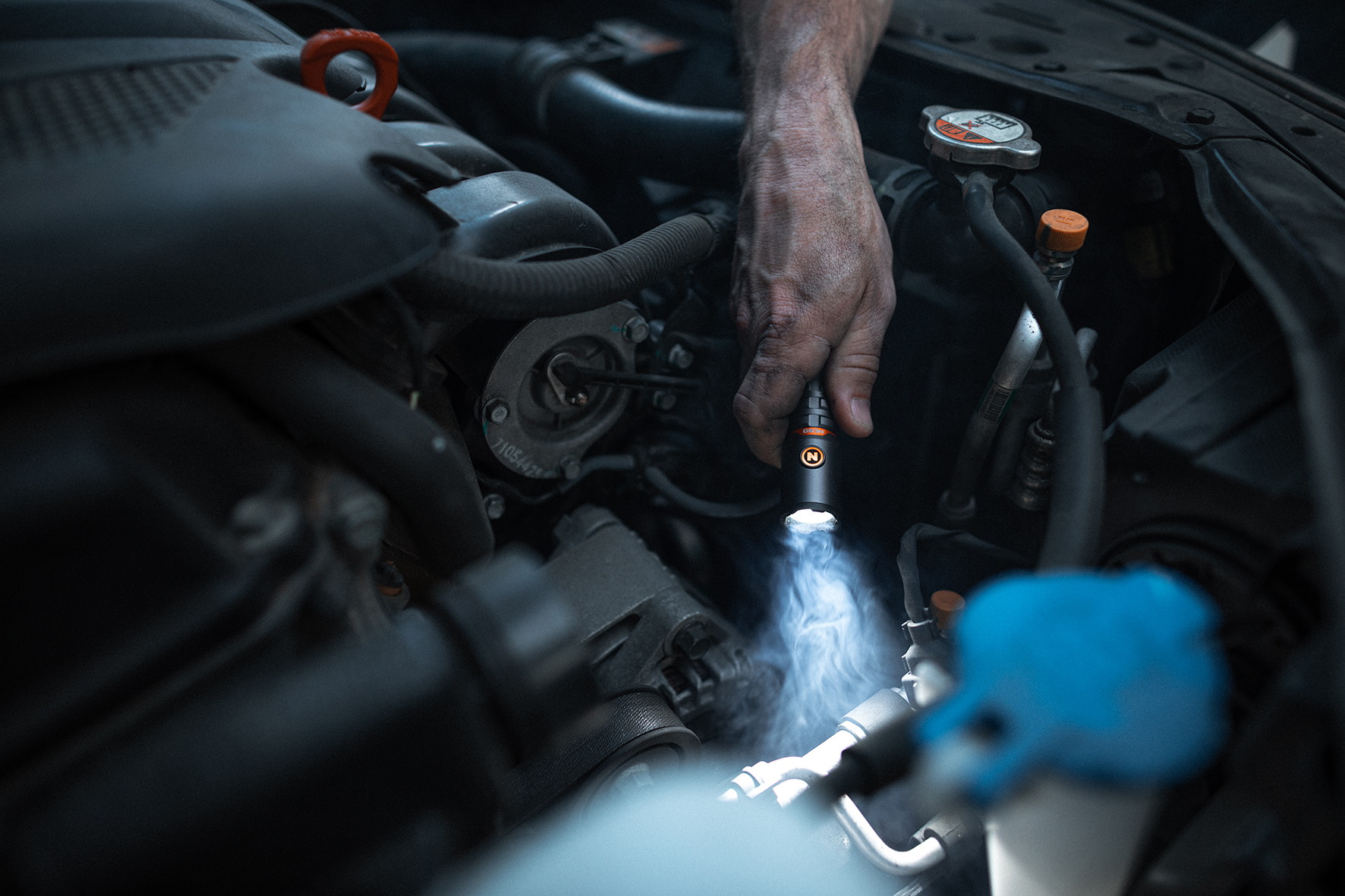 Vasaljós NEBO Torchy 2000 lumen