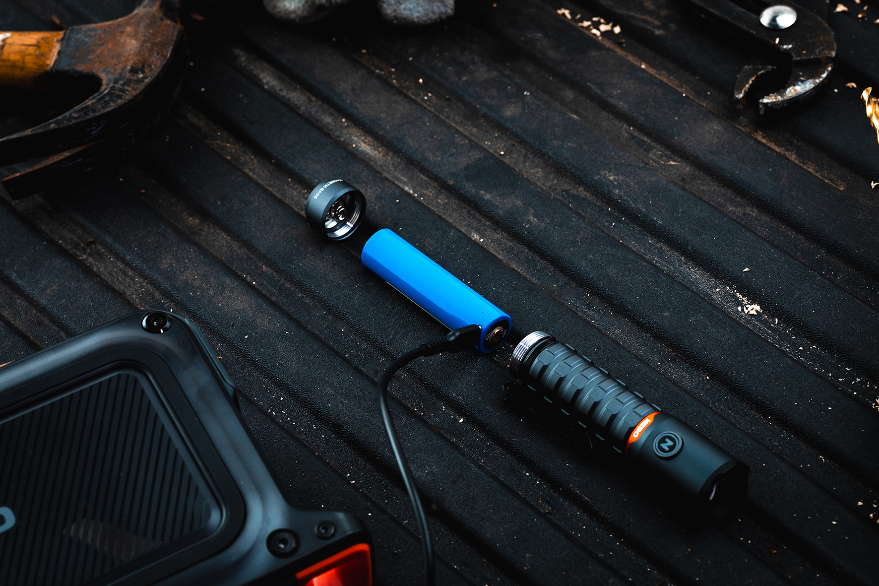 Vasaljós NEBO Torchy 2000 lumen