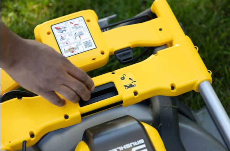 Sláttuvél 54V XR með drifi (RWD)