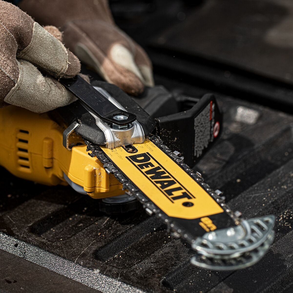 Keðjusög 18V 20 cm sverð.