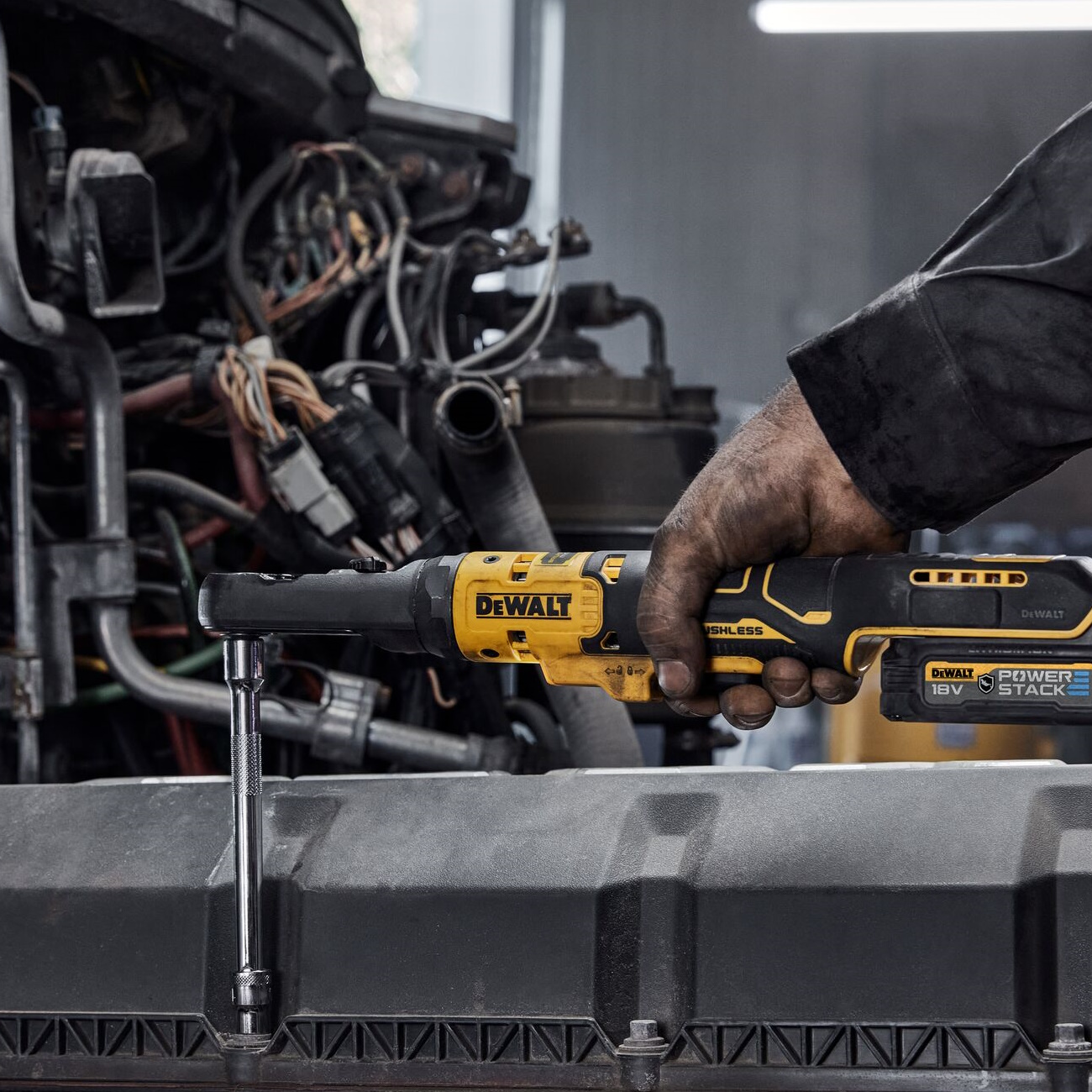 Skrall 3/8" og 1/2" 18V XR stök vél