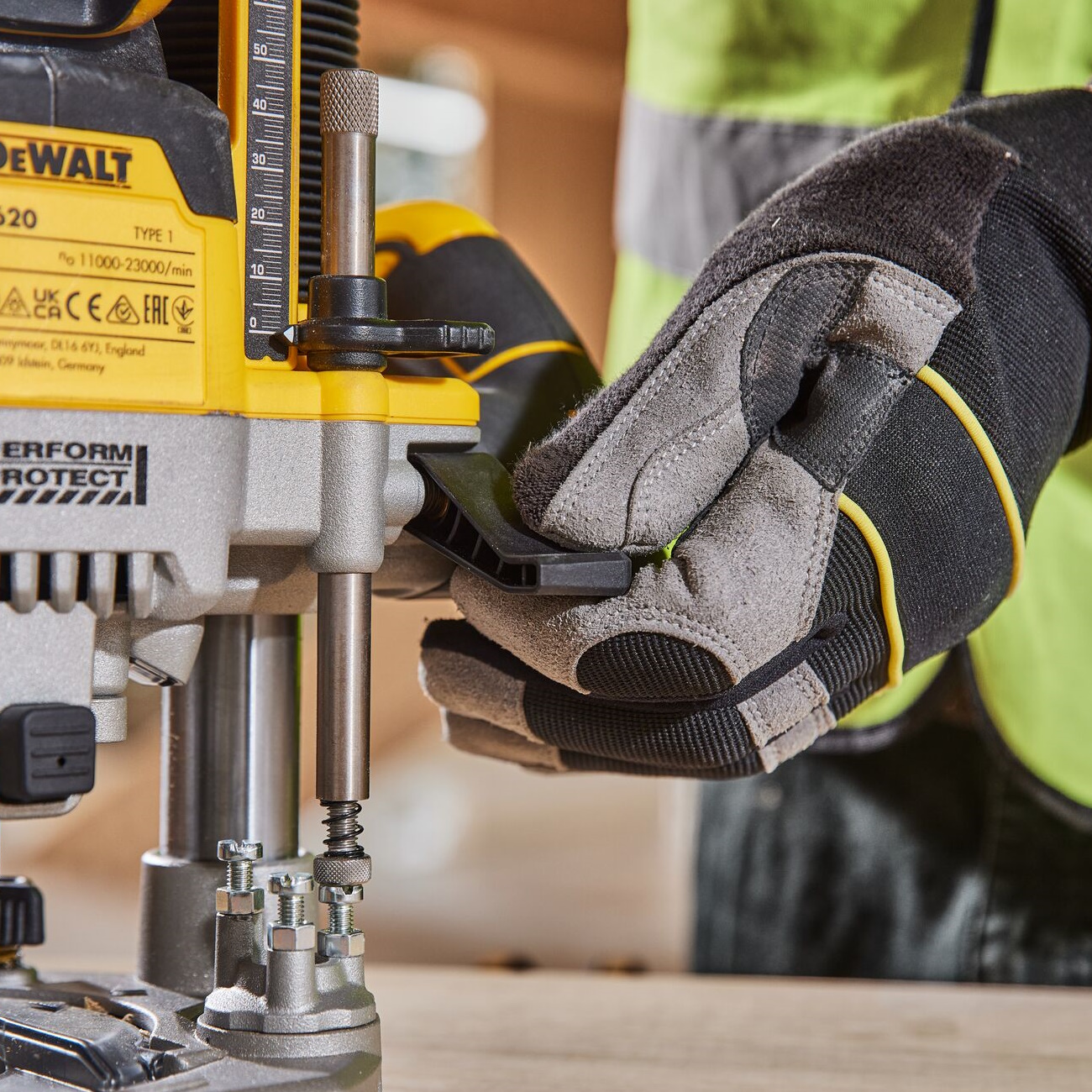 Fræsari 18V XR 8mm/12mm colletta